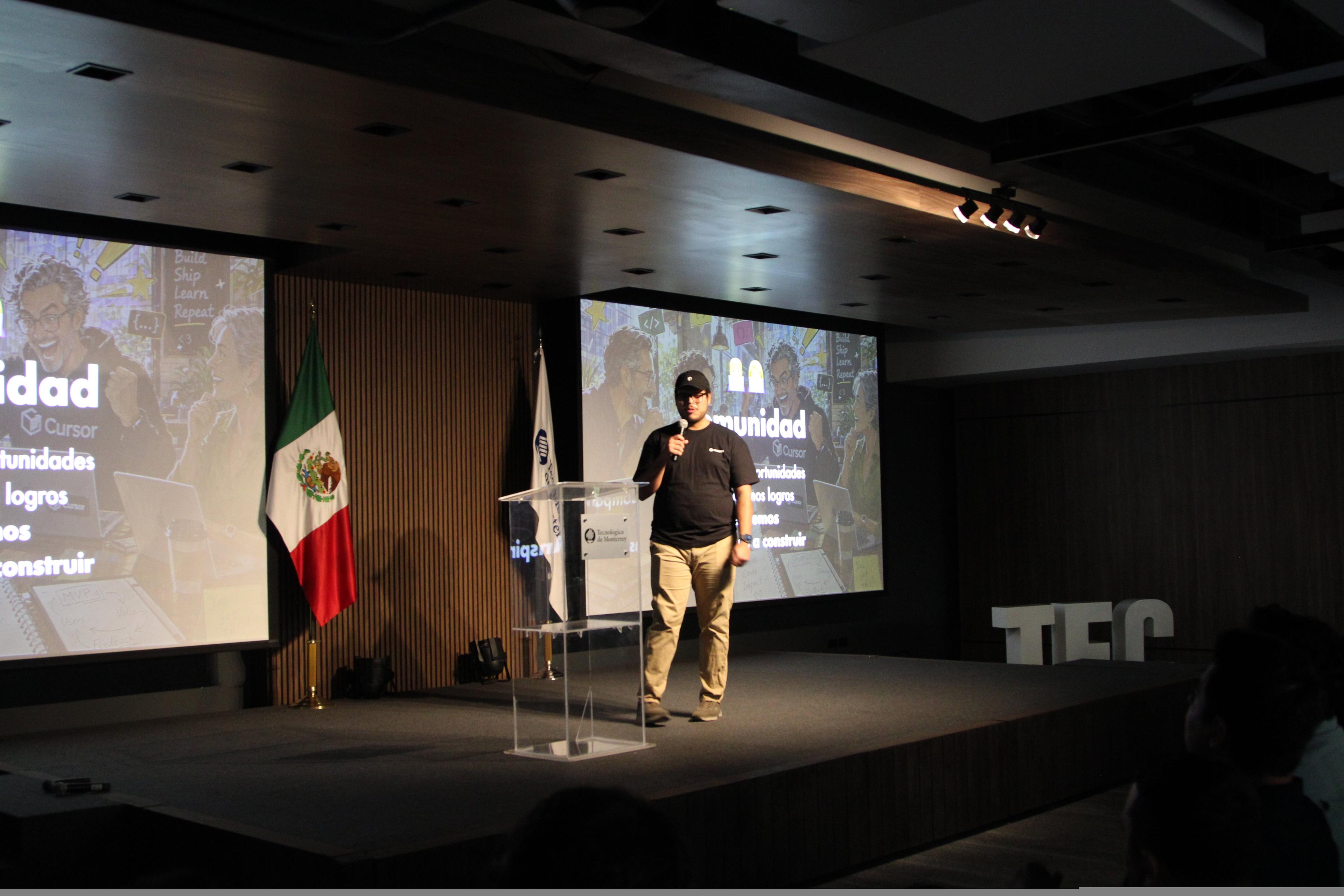 Speaker presenting Cursor community on stage at Tecnológico de Monterrey